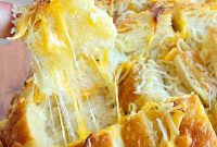Garlic Herb Cheesy Pull-Apart Bread Recipe