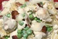 Creamy Instant Pot Chicken and Bacon Carbonara