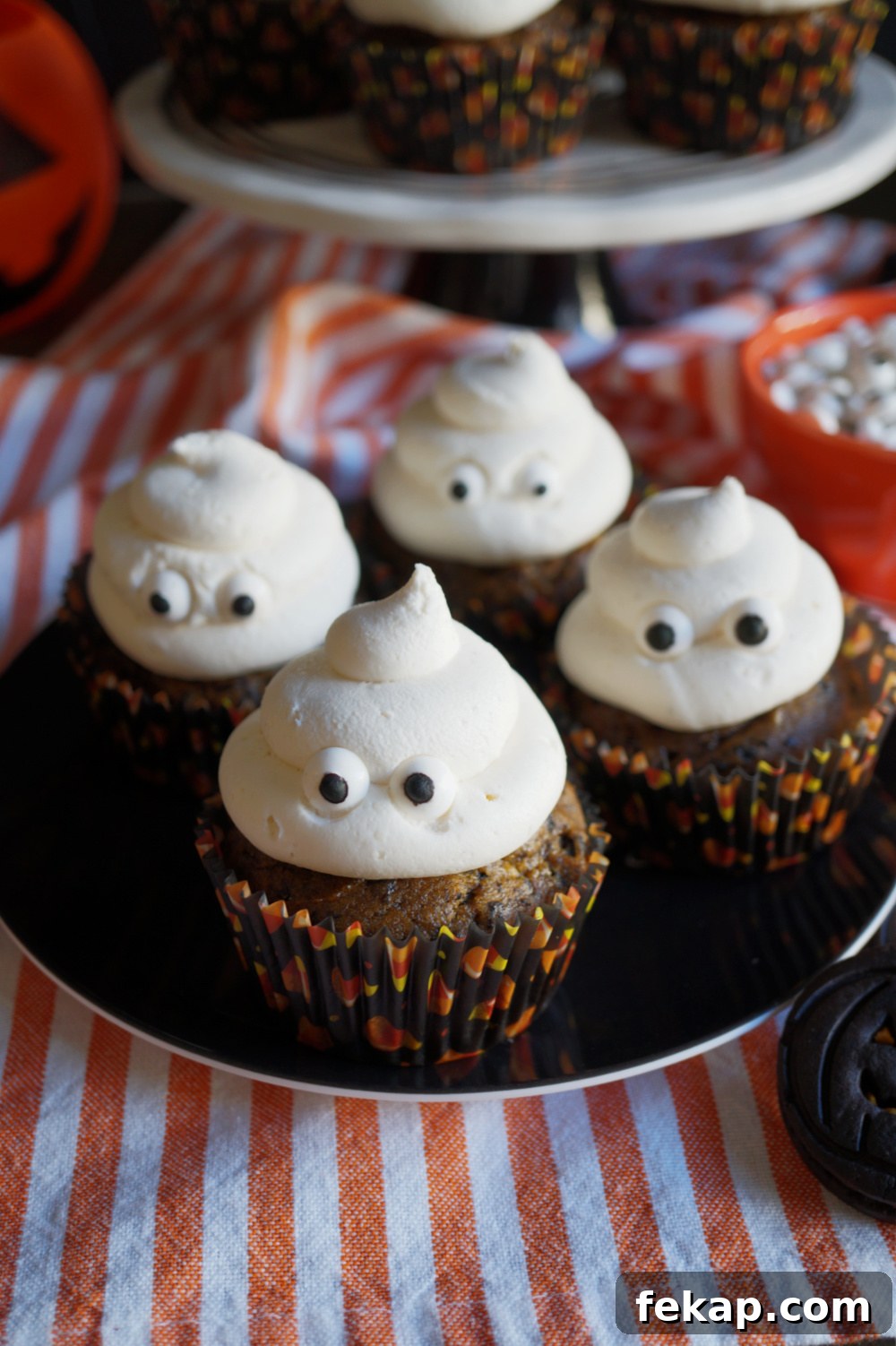 Vegan Oreo Pumpkin Cupcakes with Creamy Frosting 5 oreo pumpkin cupcakes with ghost frosting