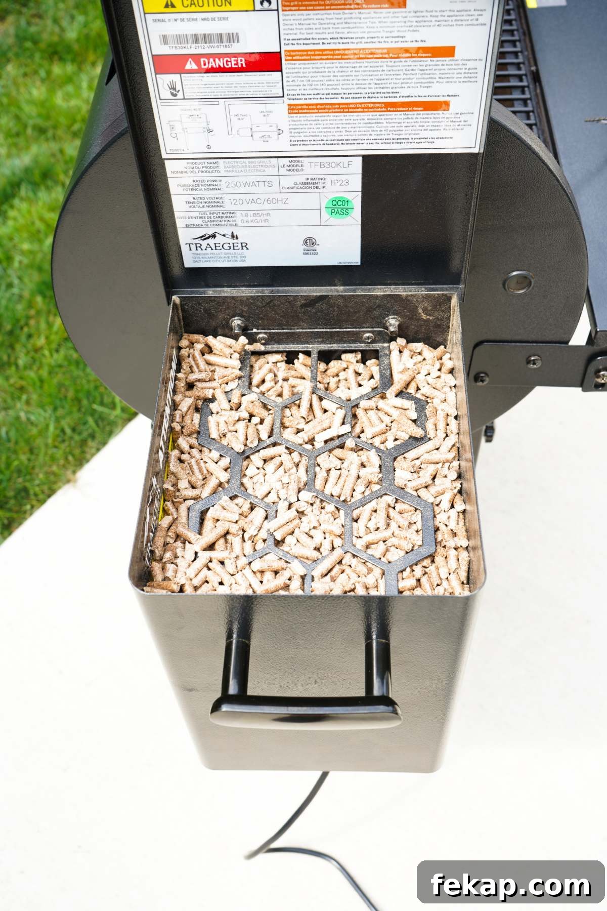 Tailgater Hopper with pellets