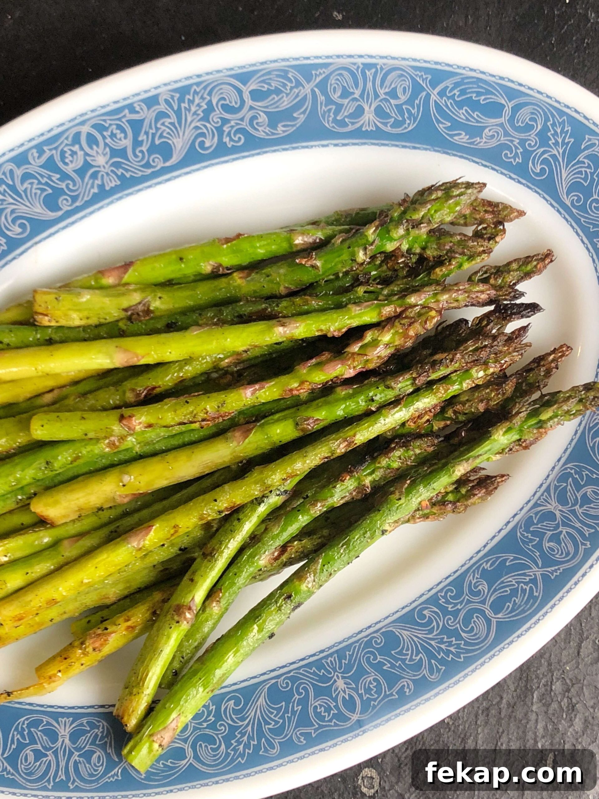 Garlic and Olive OIl Grilled Asparagus Served on a Platter Garlic and Olive Oil Grilled Asparagus Served on a Platter