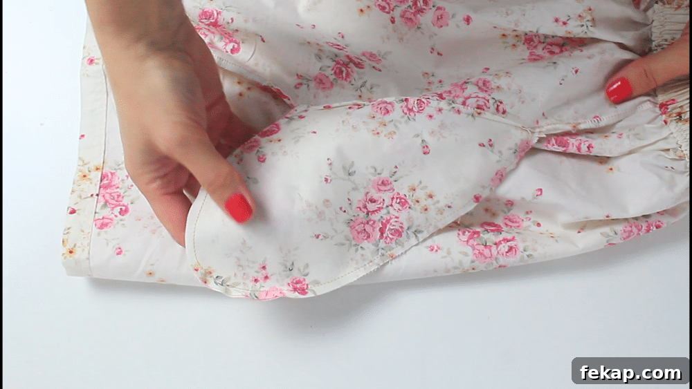 How to Sew Pockets into a Skirt or Dress 18 Sewing around the pocket bag