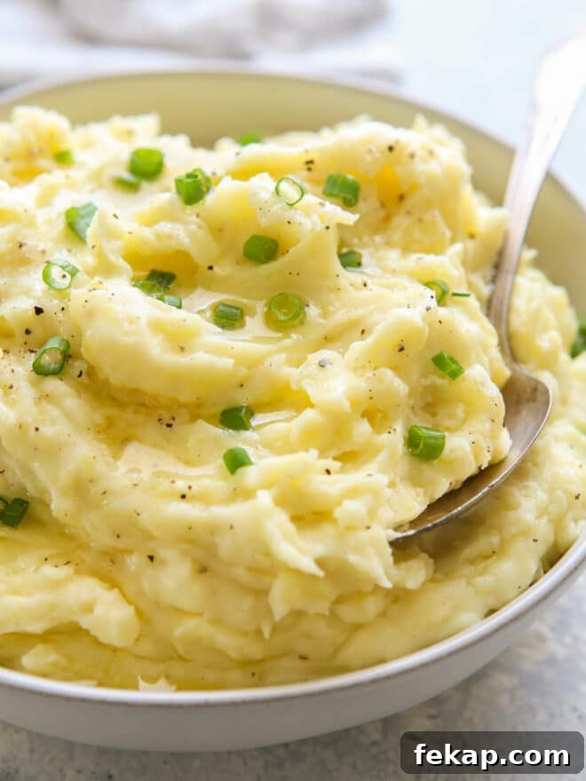 close up mashed potatoes in bowl with scallions