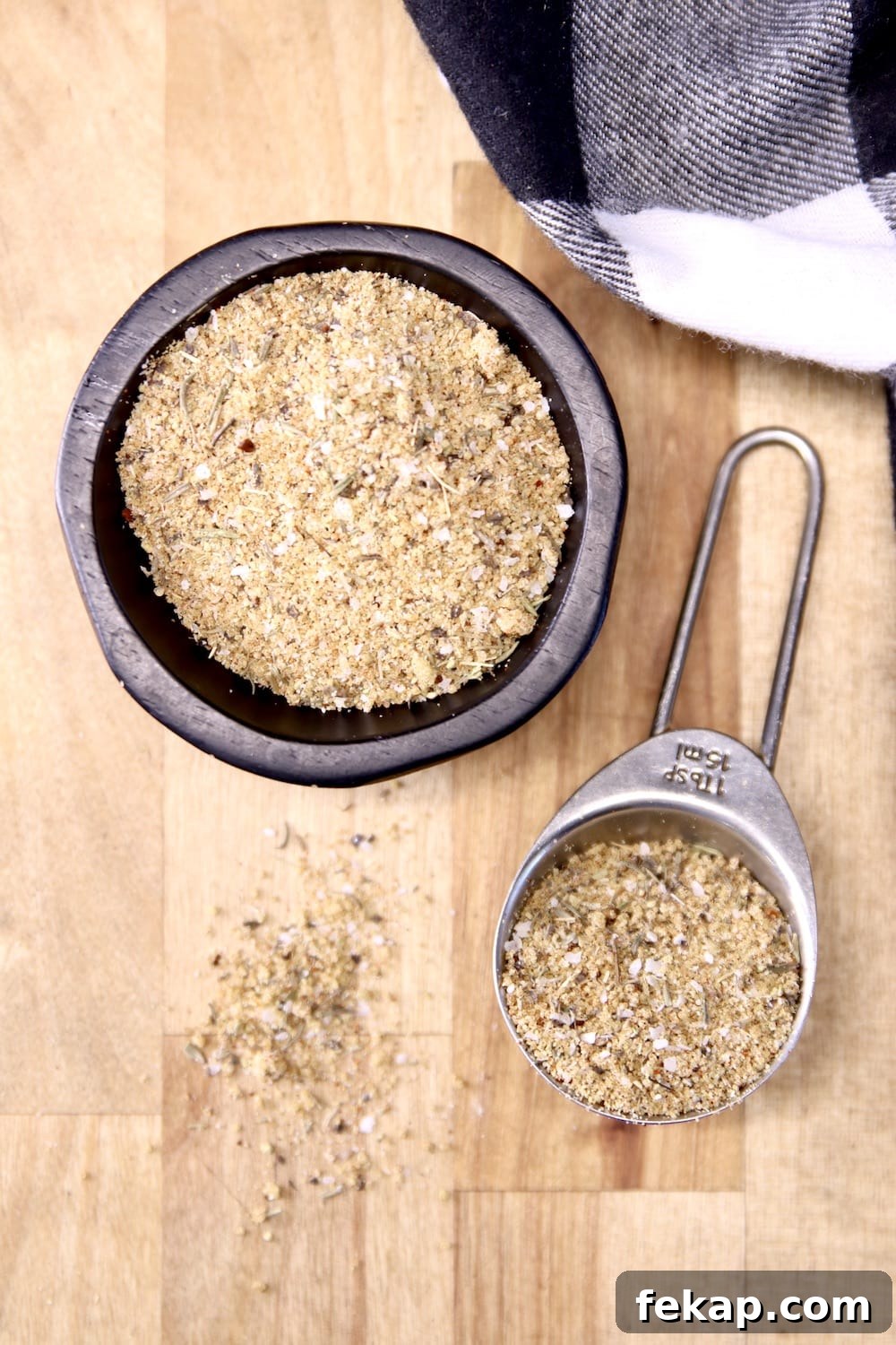 Smoky Green Chile Rub for Chicken, Pork and Tacos 2 small bowl and tablespoon of dry rub for grilling