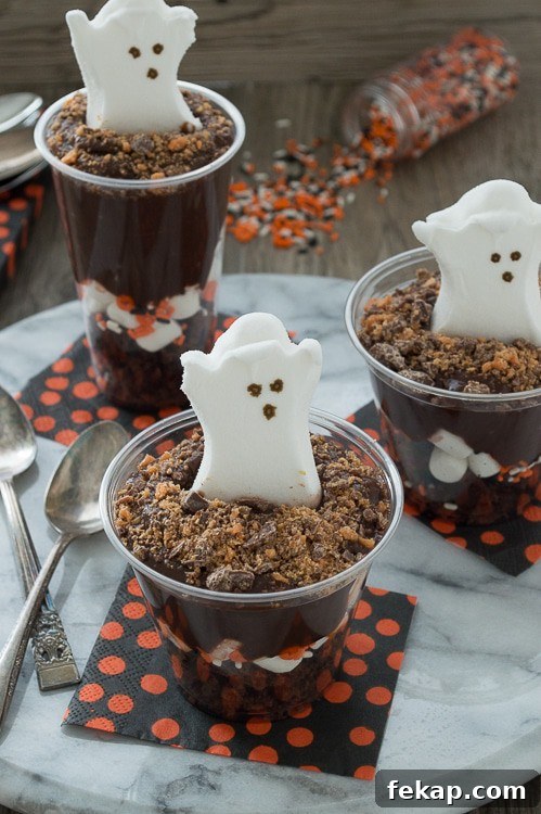 Celebrate Halloween with a pudding parfait! Add in brownies, marshmallows, pudding, and your favorite halloween candy. 