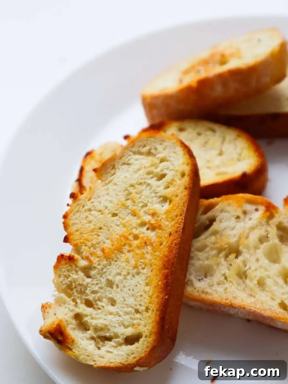 Stovetop Toast: How to Make Crispy Bread Without a Toaster 5 Learn how to toast bread on the stove and use it for sandwiches, on the side with your meals or spread delicious things like hummus or tzatziki over it! To toast your bread this way you'll need the sliced bread, some olive oil or butter and a pan.